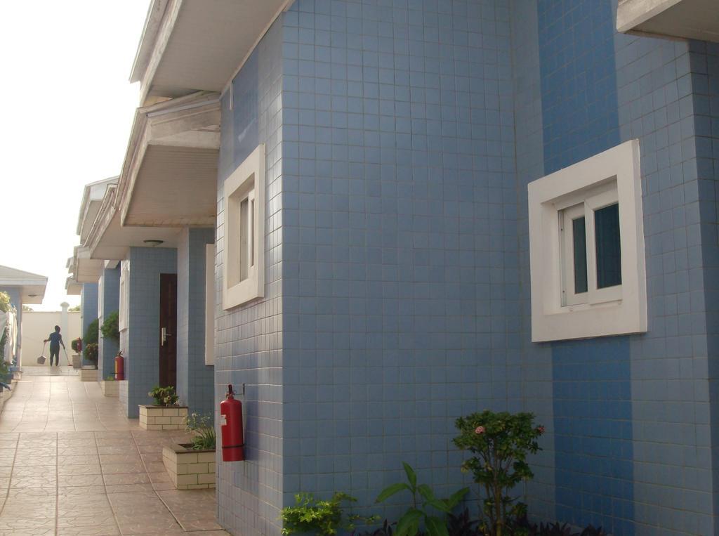 De Holiday Beach Hotel Kokrobite Dış mekan fotoğraf