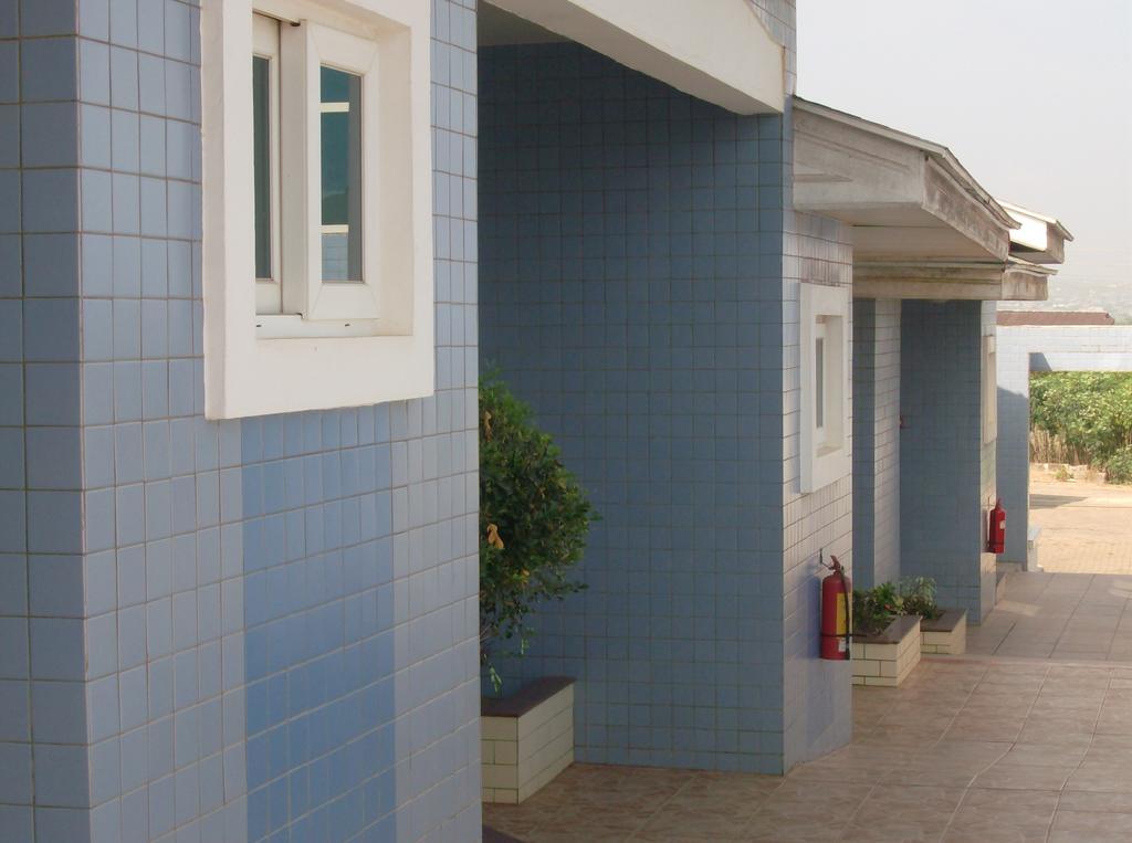 De Holiday Beach Hotel Kokrobite Dış mekan fotoğraf