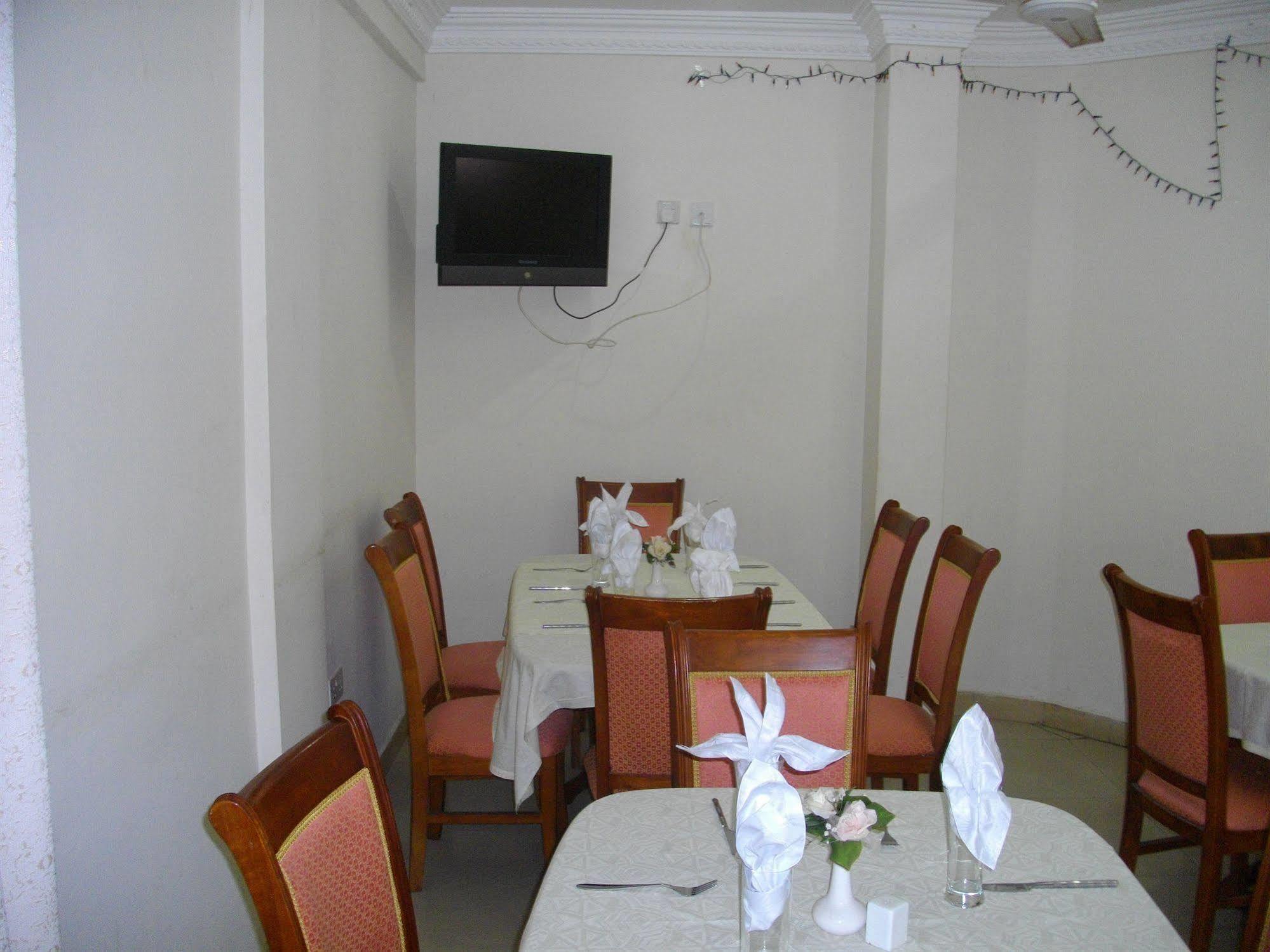 De Holiday Beach Hotel Kokrobite Dış mekan fotoğraf