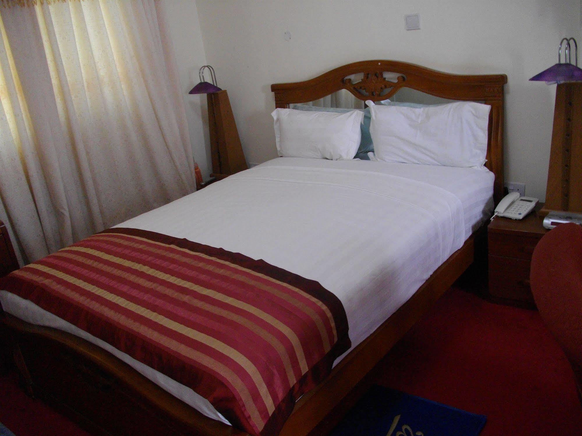 De Holiday Beach Hotel Kokrobite Dış mekan fotoğraf