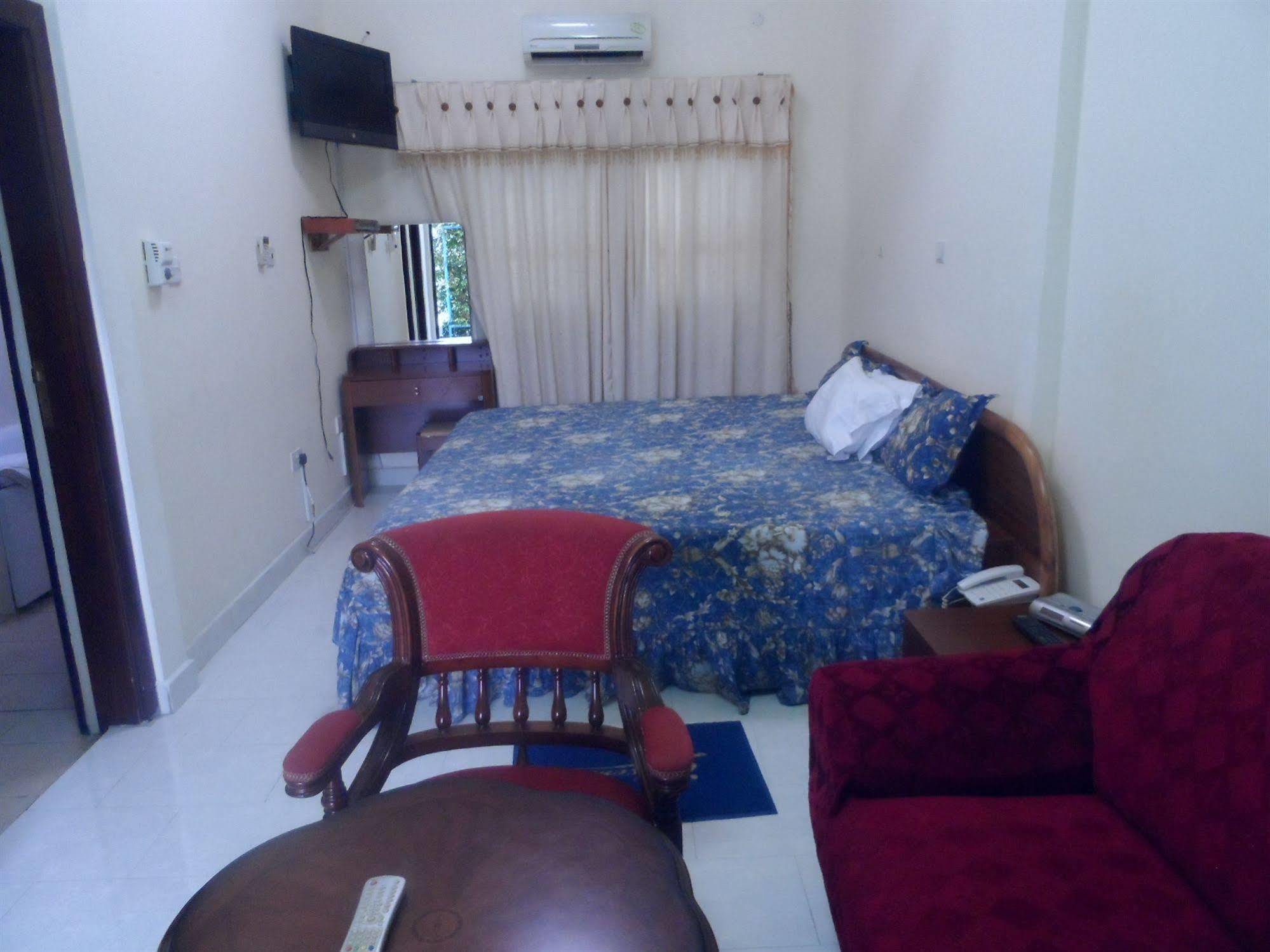 De Holiday Beach Hotel Kokrobite Dış mekan fotoğraf