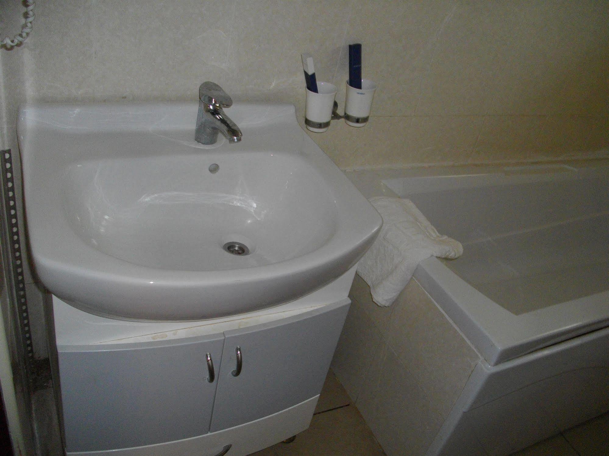 De Holiday Beach Hotel Kokrobite Dış mekan fotoğraf