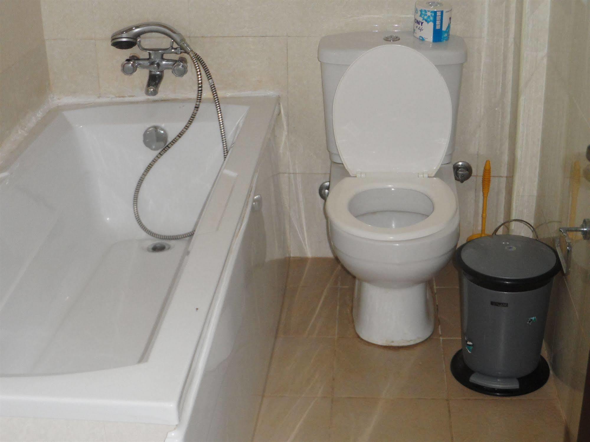De Holiday Beach Hotel Kokrobite Dış mekan fotoğraf