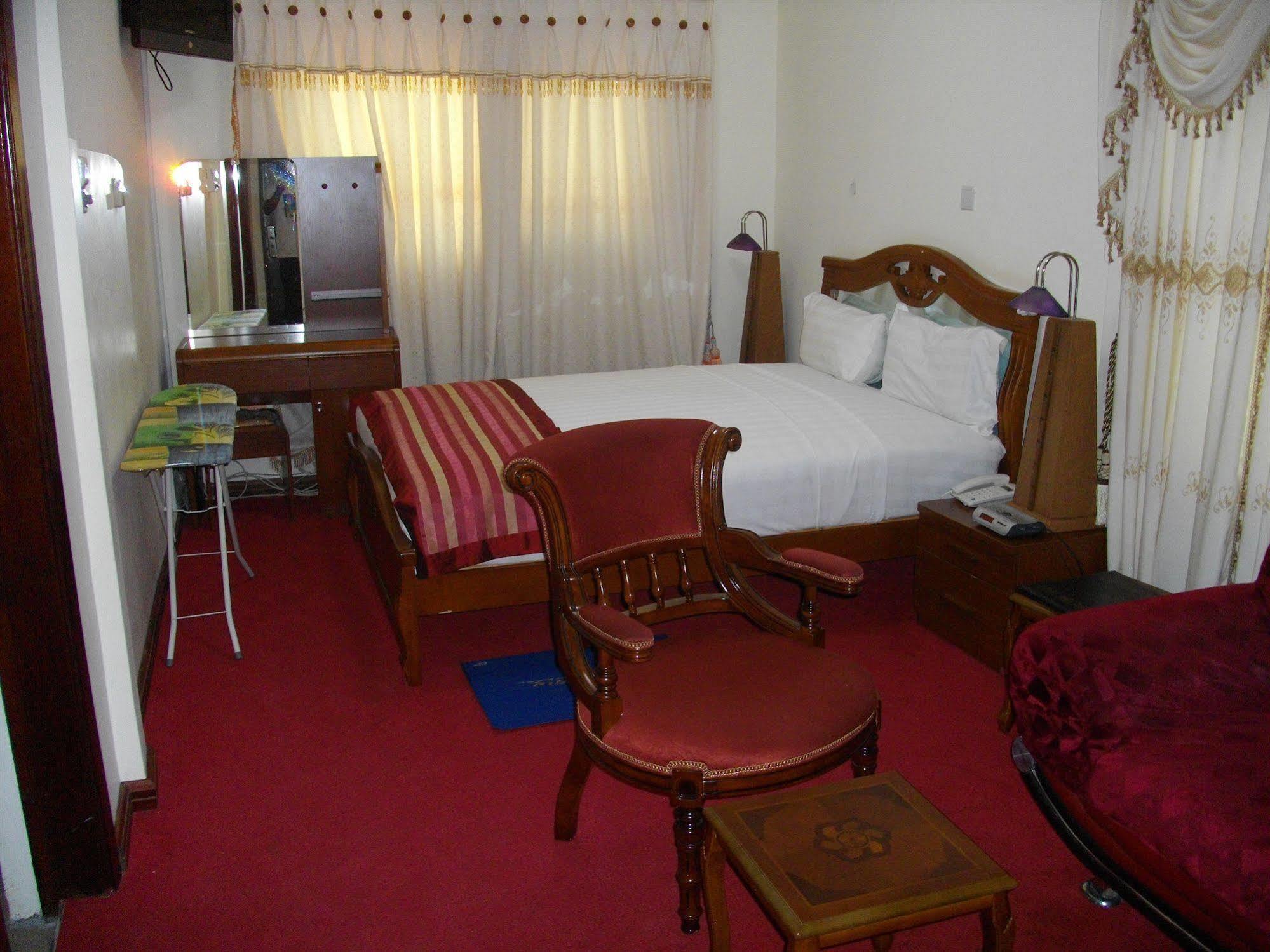 De Holiday Beach Hotel Kokrobite Dış mekan fotoğraf