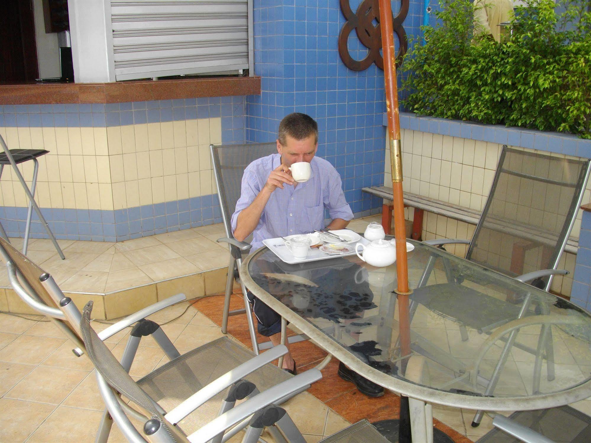 De Holiday Beach Hotel Kokrobite Dış mekan fotoğraf
